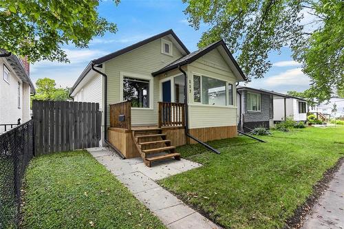 117 Ralph Avenue W  Winnipeg, MB R2C 2E3