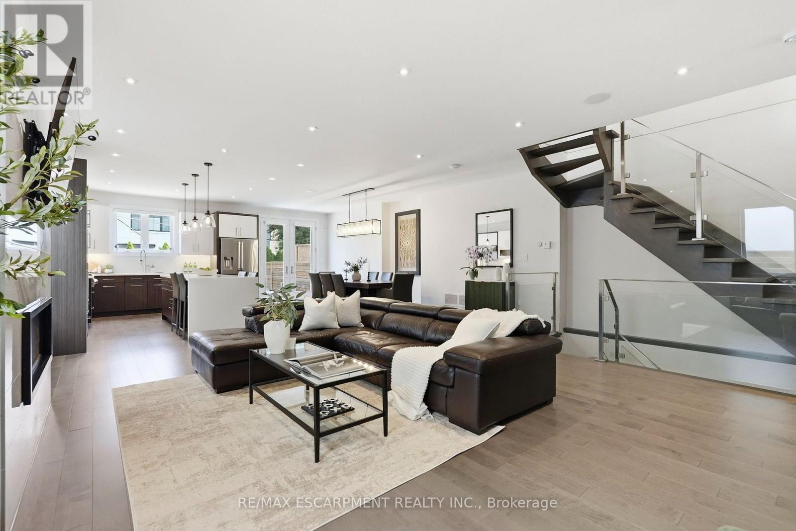 65 Forest Avenue, Mississauga, ON