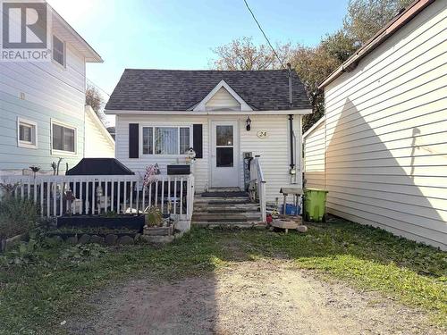 24 Pardee AVE  Sault Ste. Marie, ON P6B 1V8