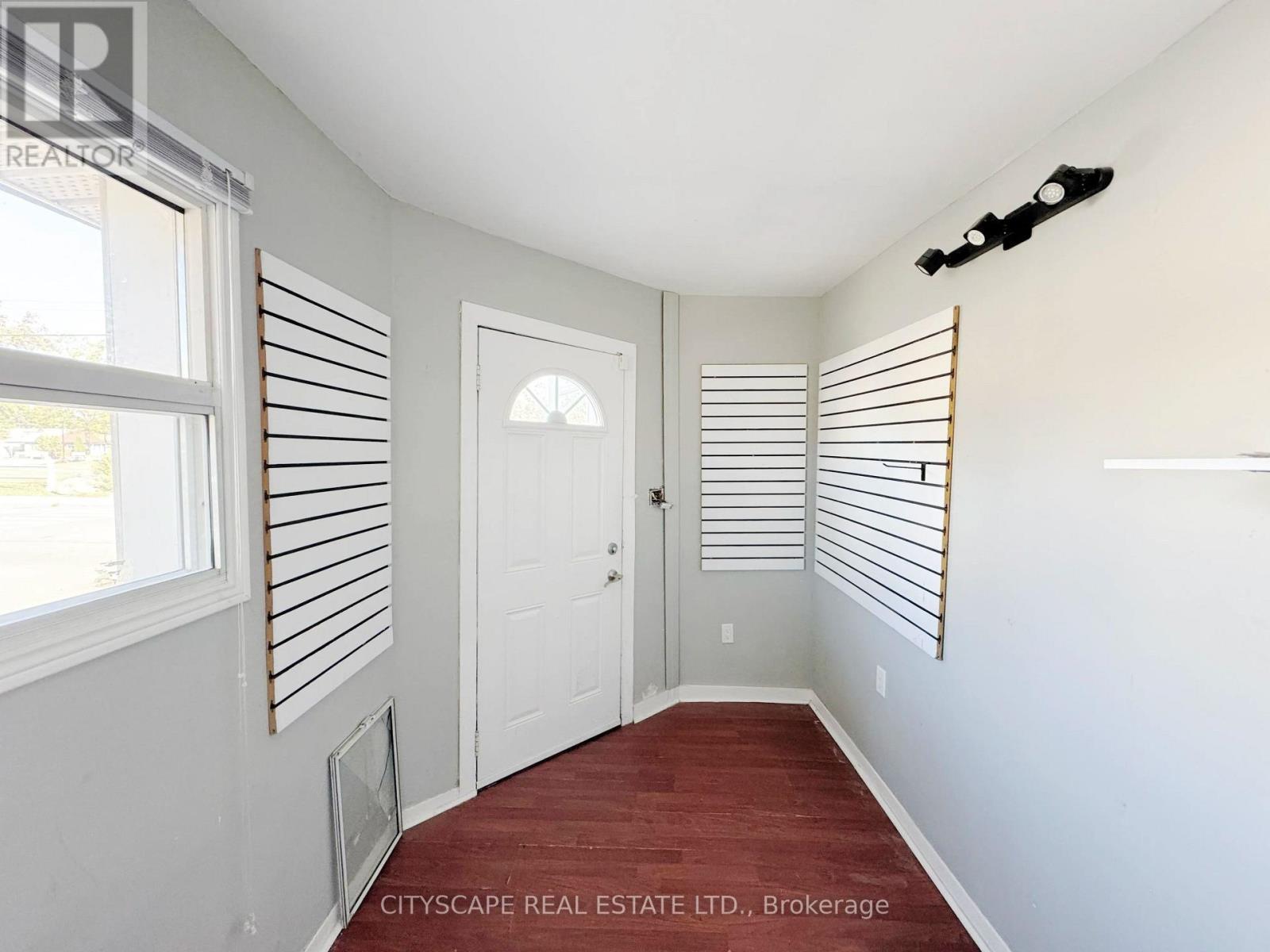Unit #1 - Foyer - 198 Tragina Avenue N, Hamilton, ON