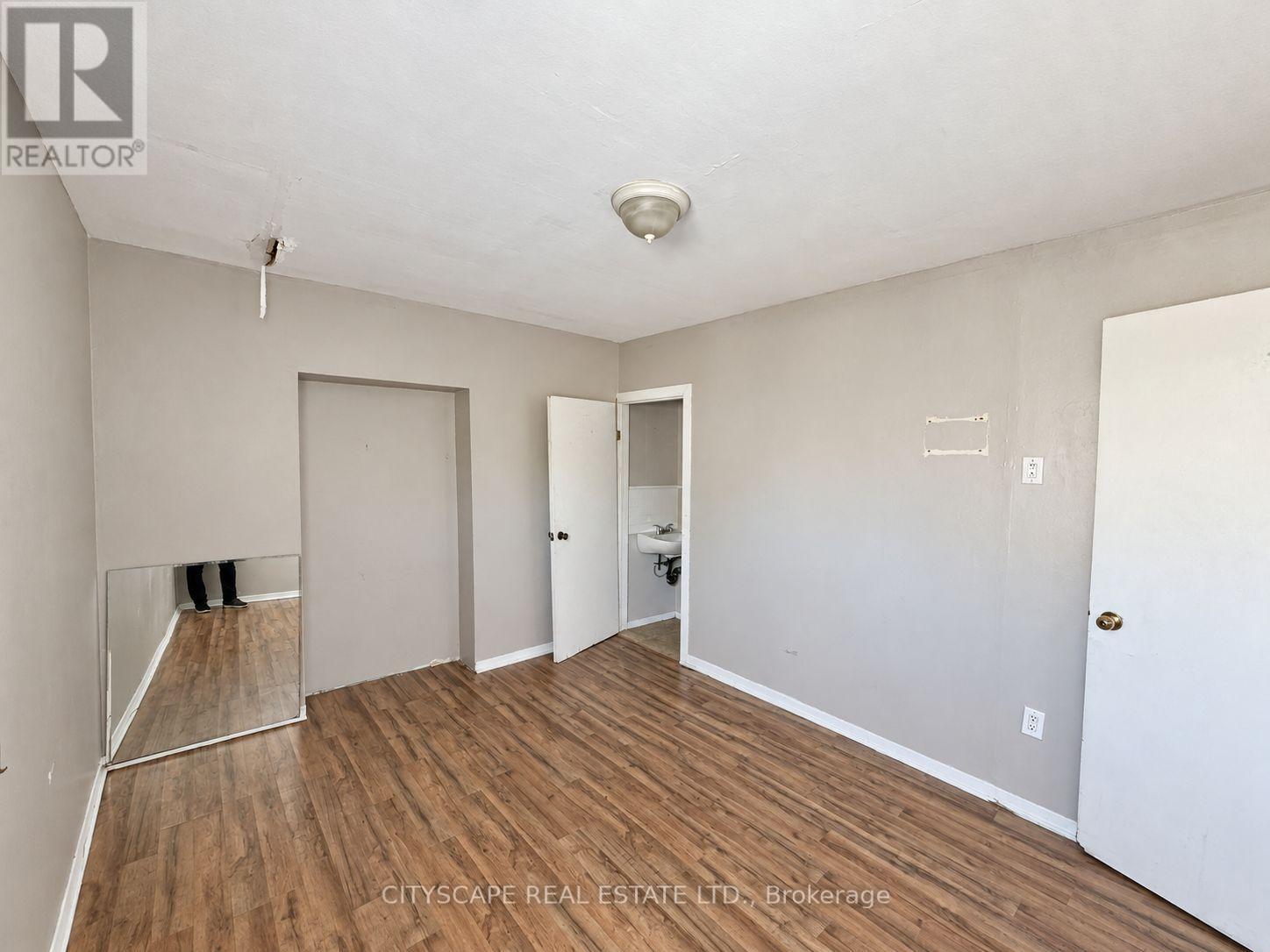 Unit #1 - Primary Bedroom - 198 Tragina Avenue N, Hamilton, ON