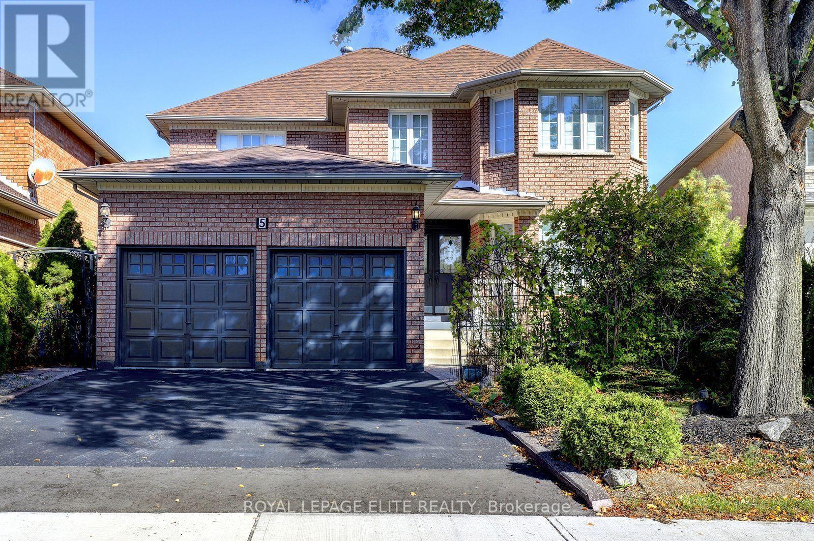 5 Pinecone Way E, Brampton, ON