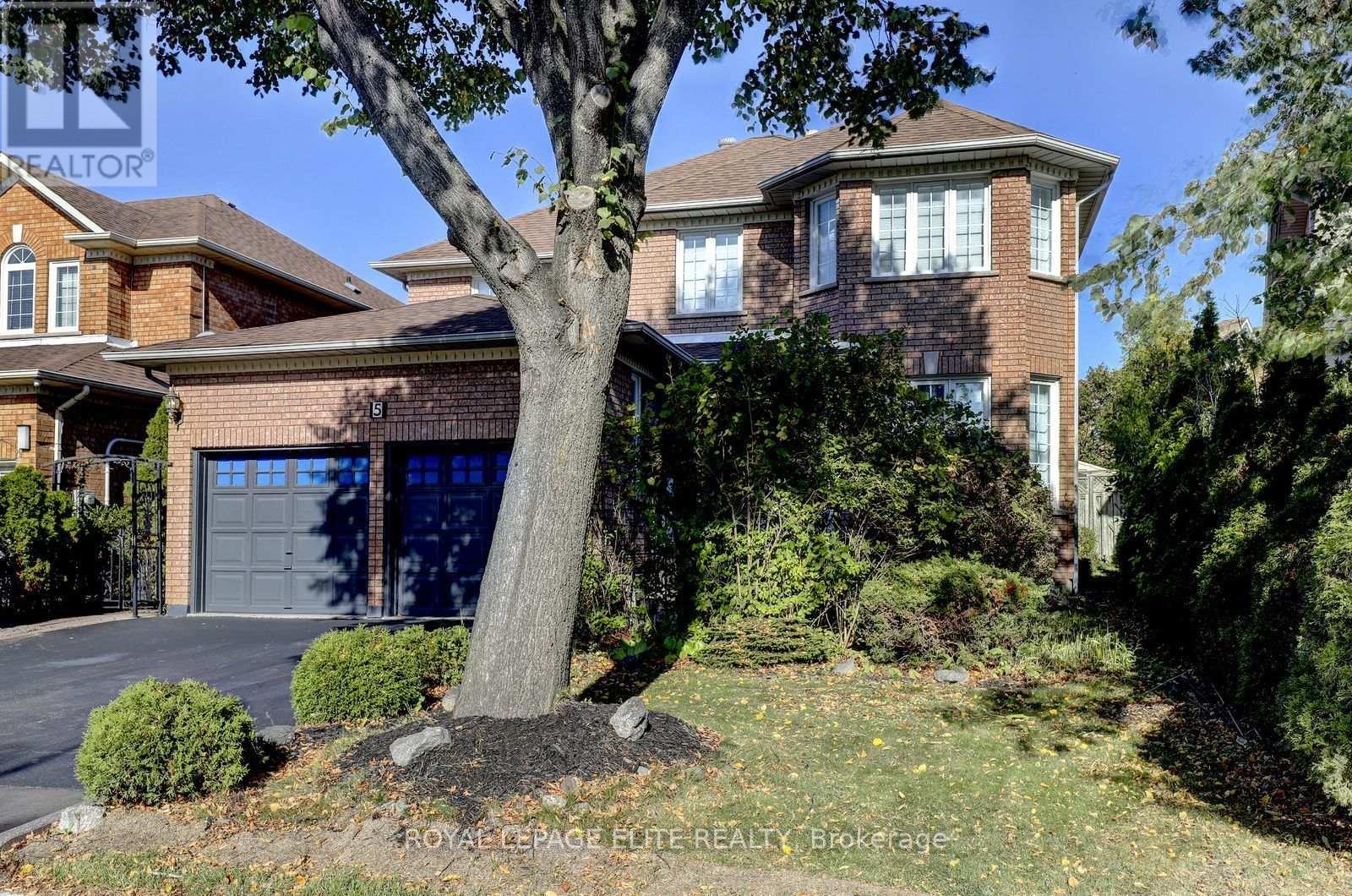5 Pinecone Way E, Brampton, ON