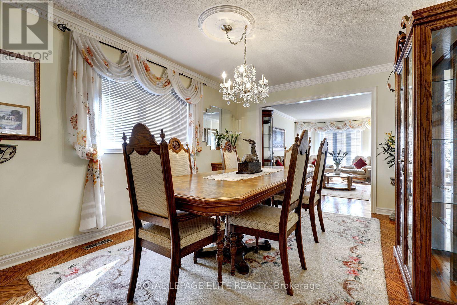 5 Pinecone Way E, Brampton, ON