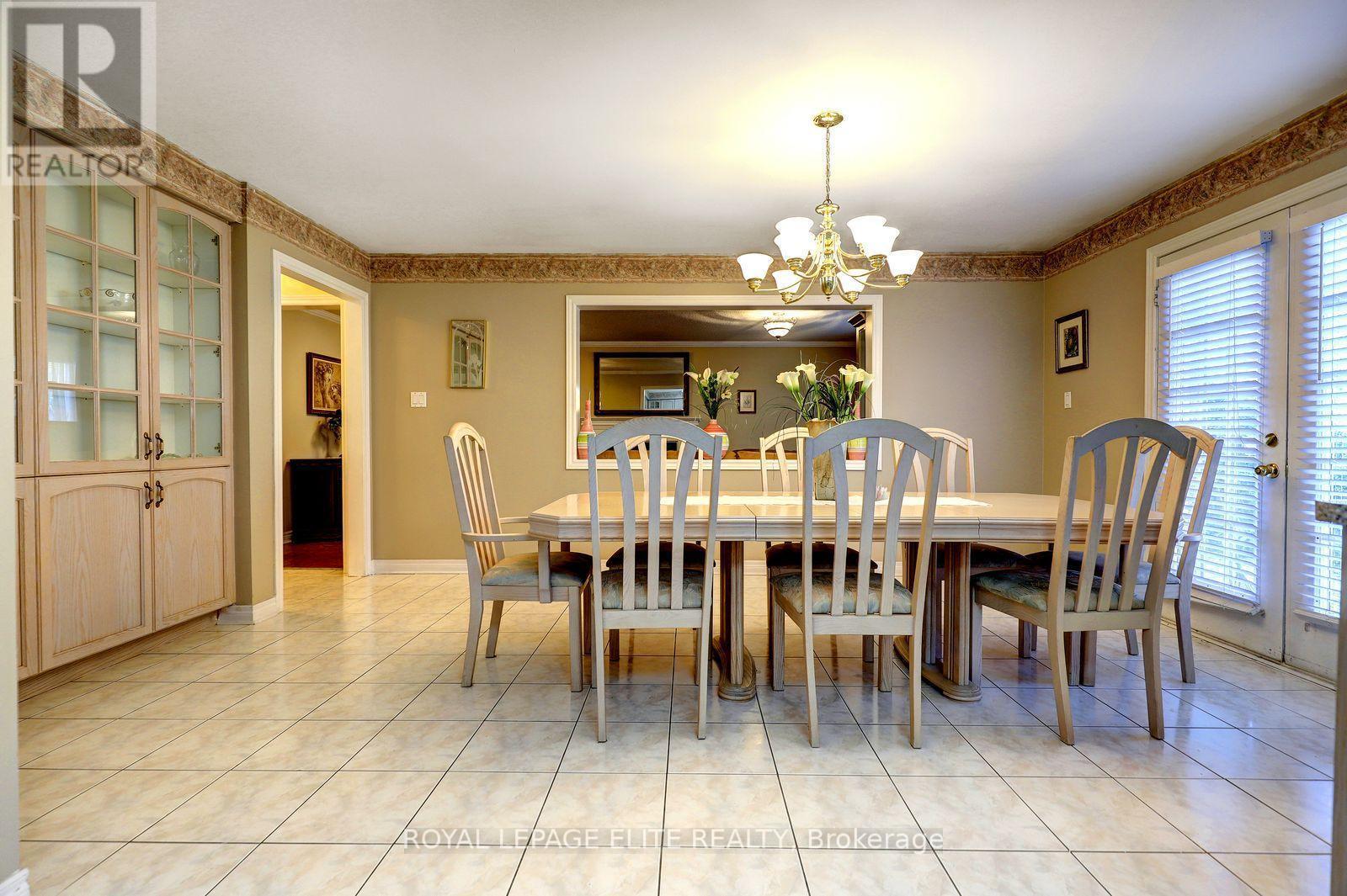 5 Pinecone Way E, Brampton, ON