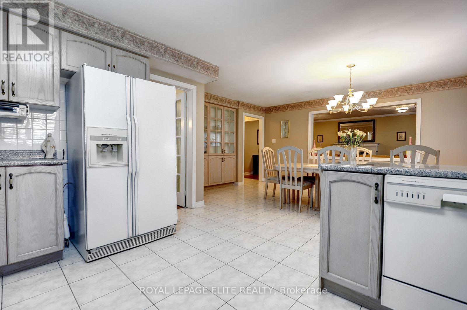 5 Pinecone Way E, Brampton, ON