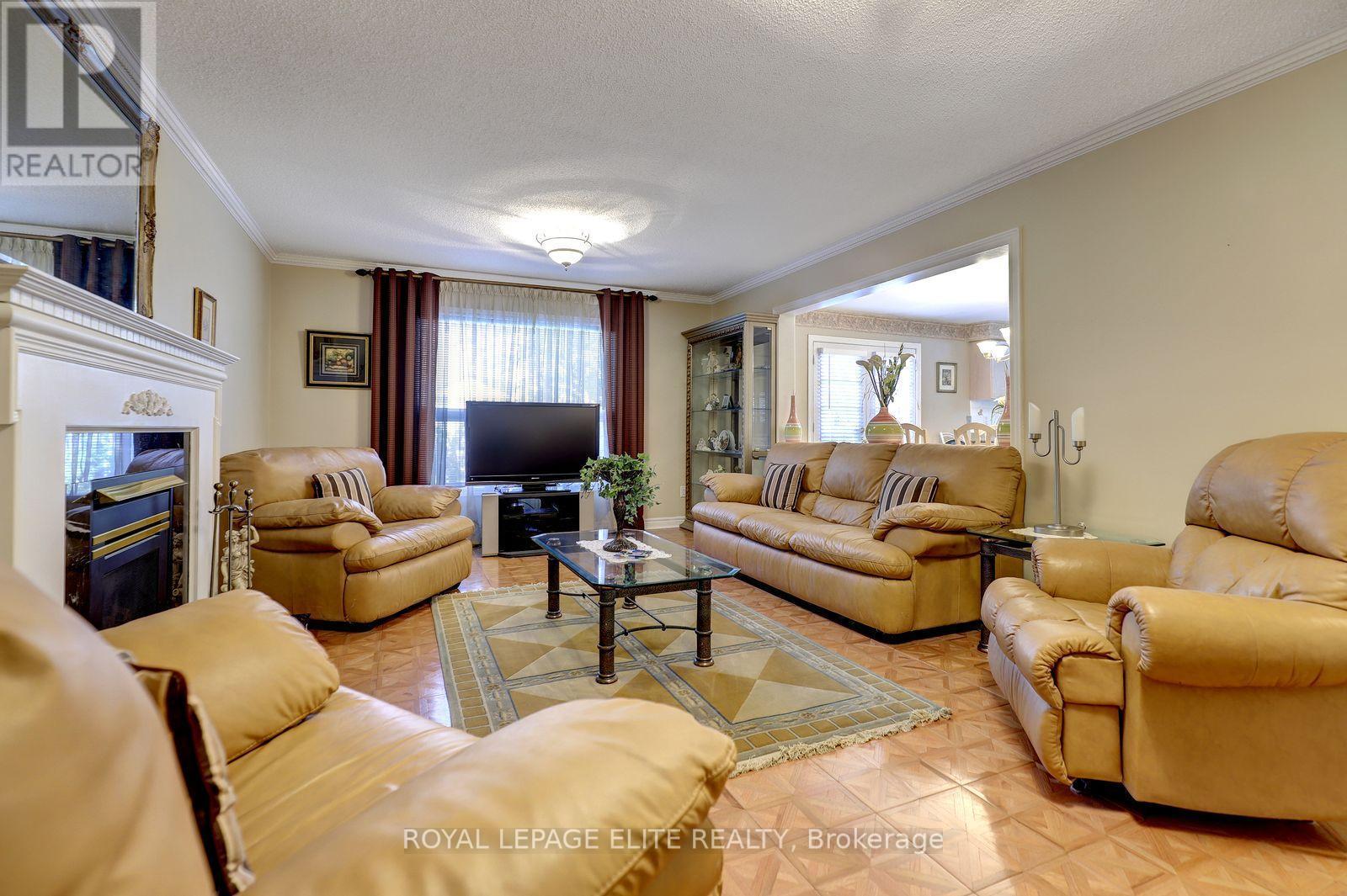 5 Pinecone Way E, Brampton, ON