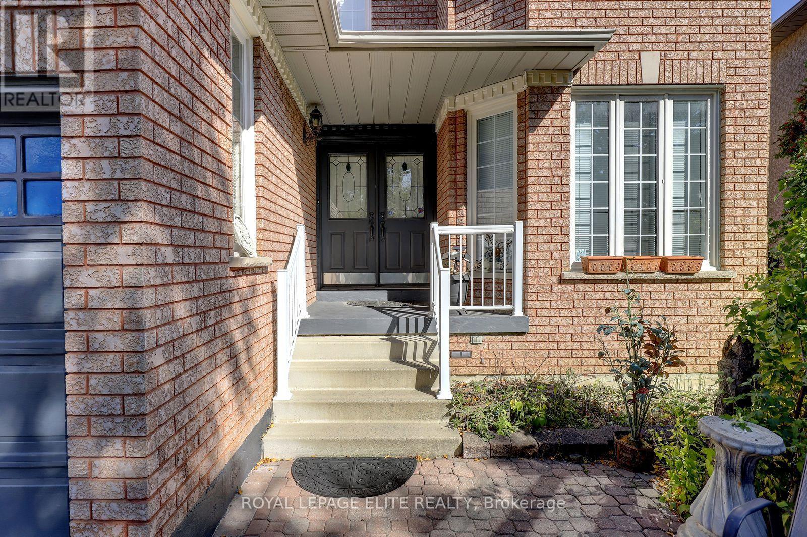 5 Pinecone Way E, Brampton, ON