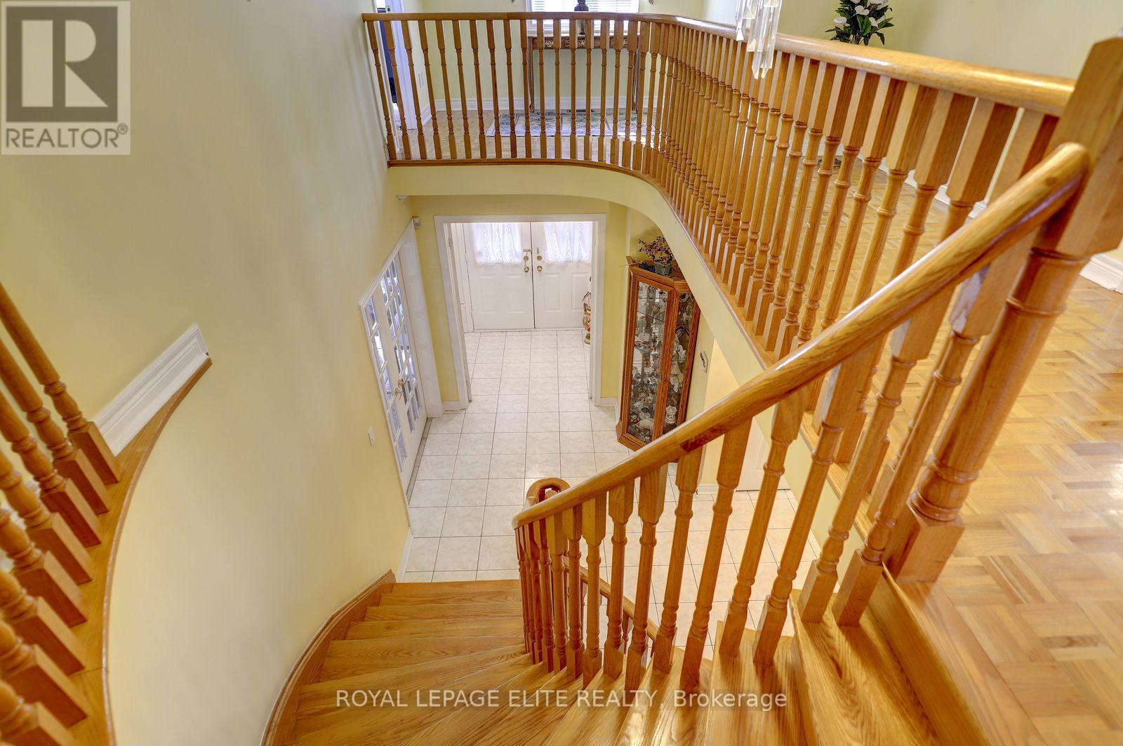 5 Pinecone Way E, Brampton, ON