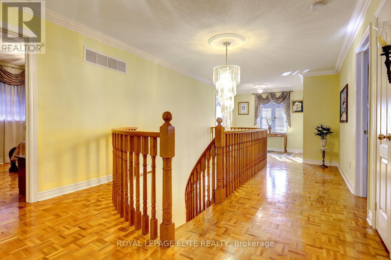 5 Pinecone Way E, Brampton, ON