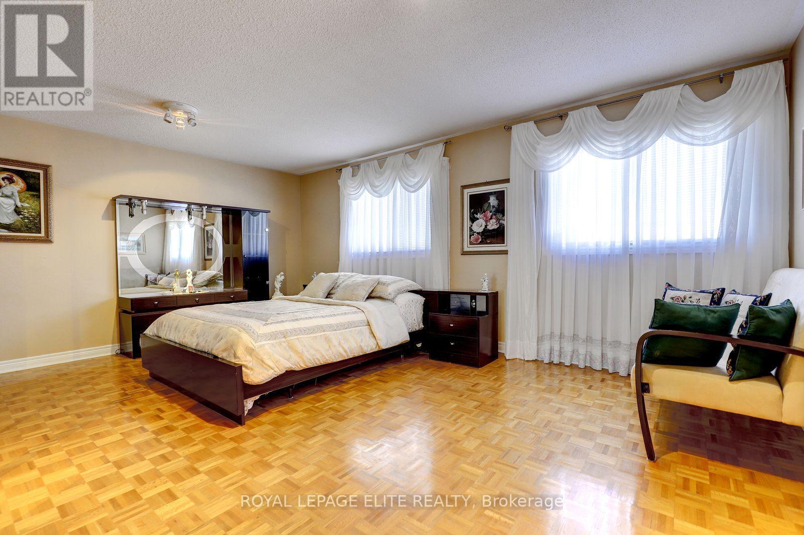 5 Pinecone Way E, Brampton, ON