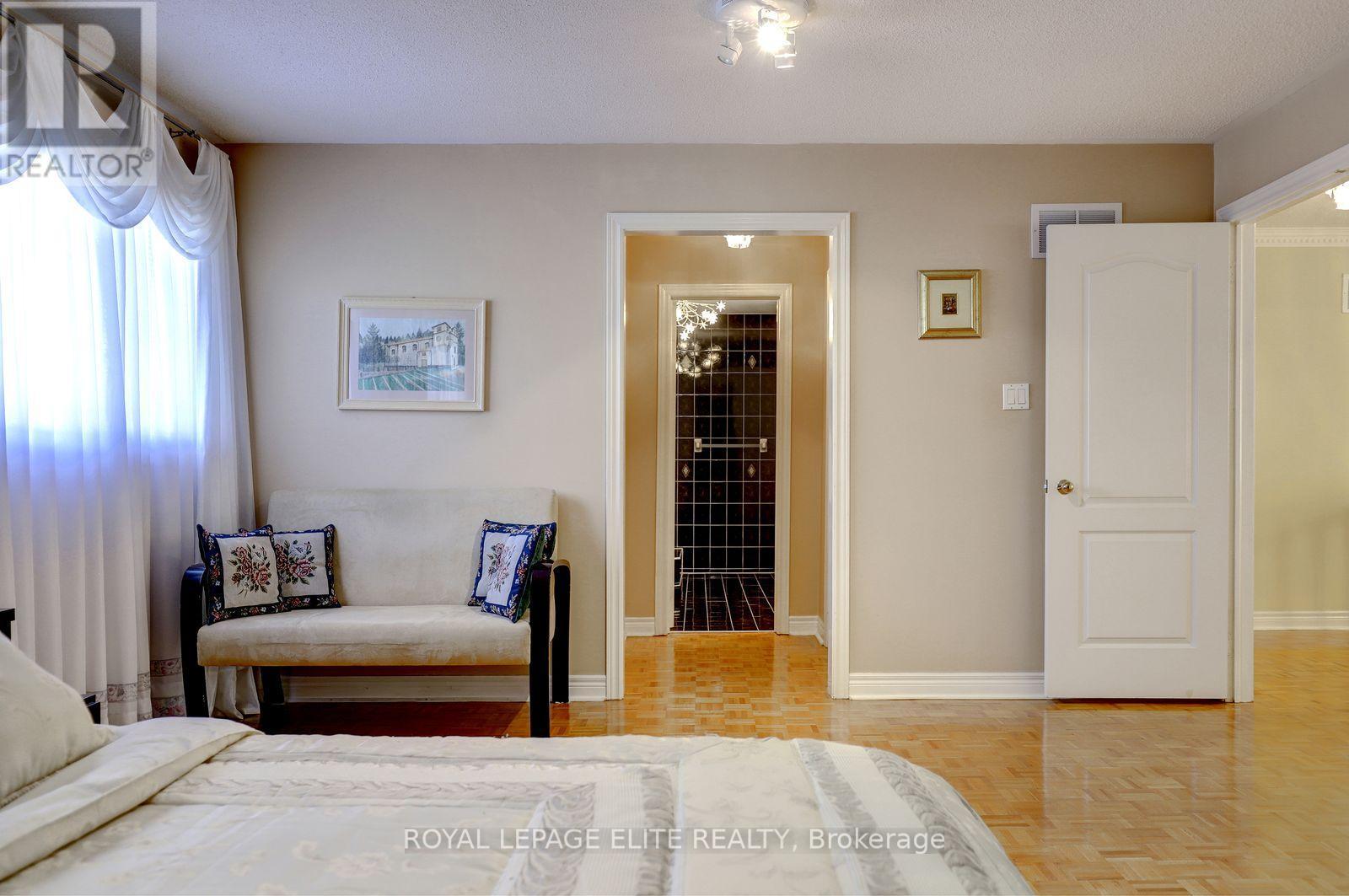 5 Pinecone Way E, Brampton, ON
