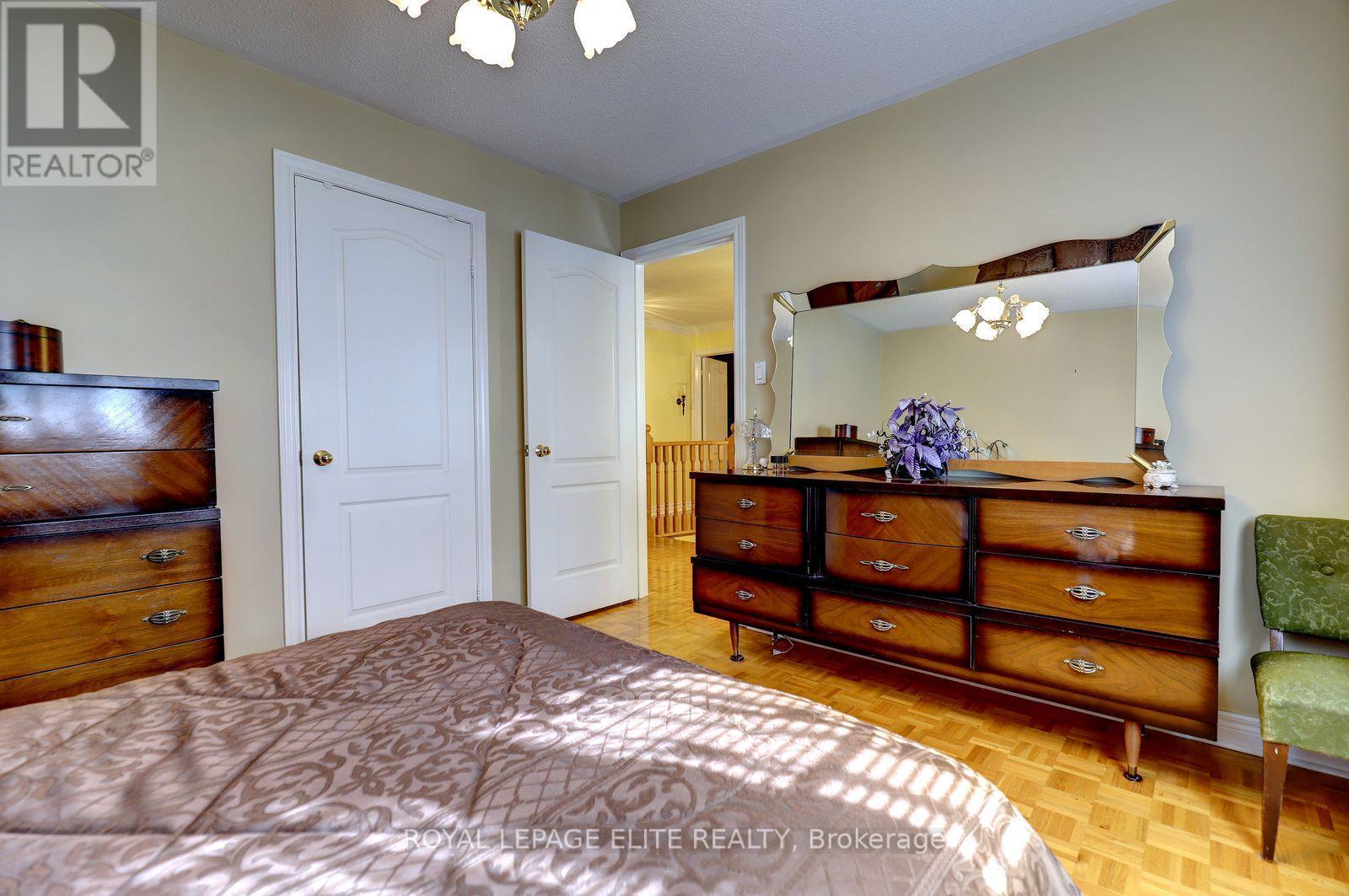 5 Pinecone Way E, Brampton, ON