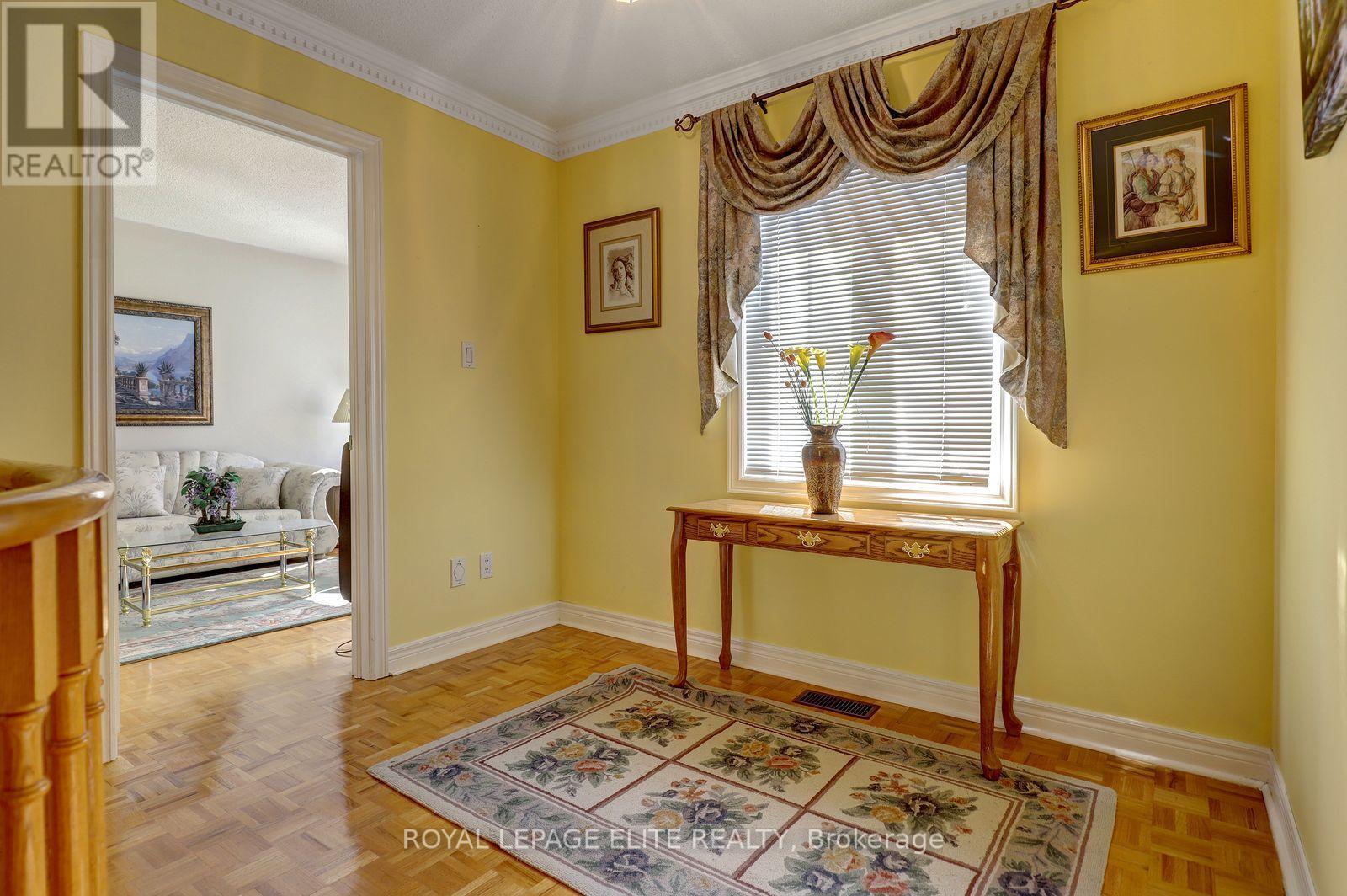 5 Pinecone Way E, Brampton, ON