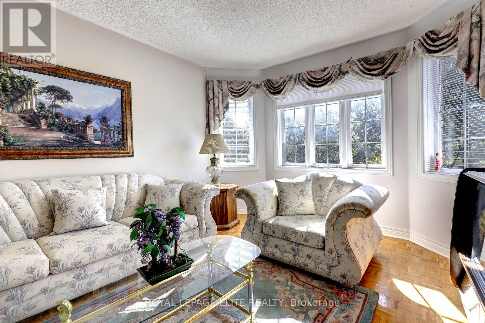 5 Pinecone Way E, Brampton, ON