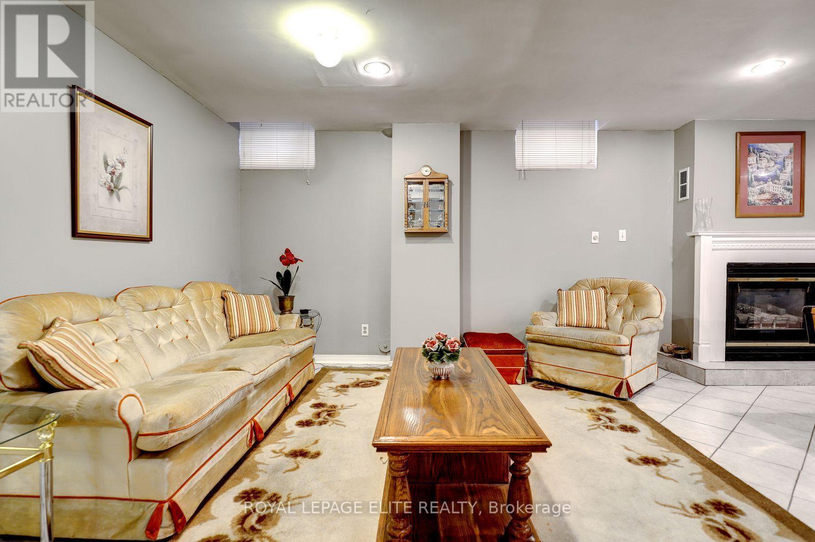5 Pinecone Way E, Brampton, ON