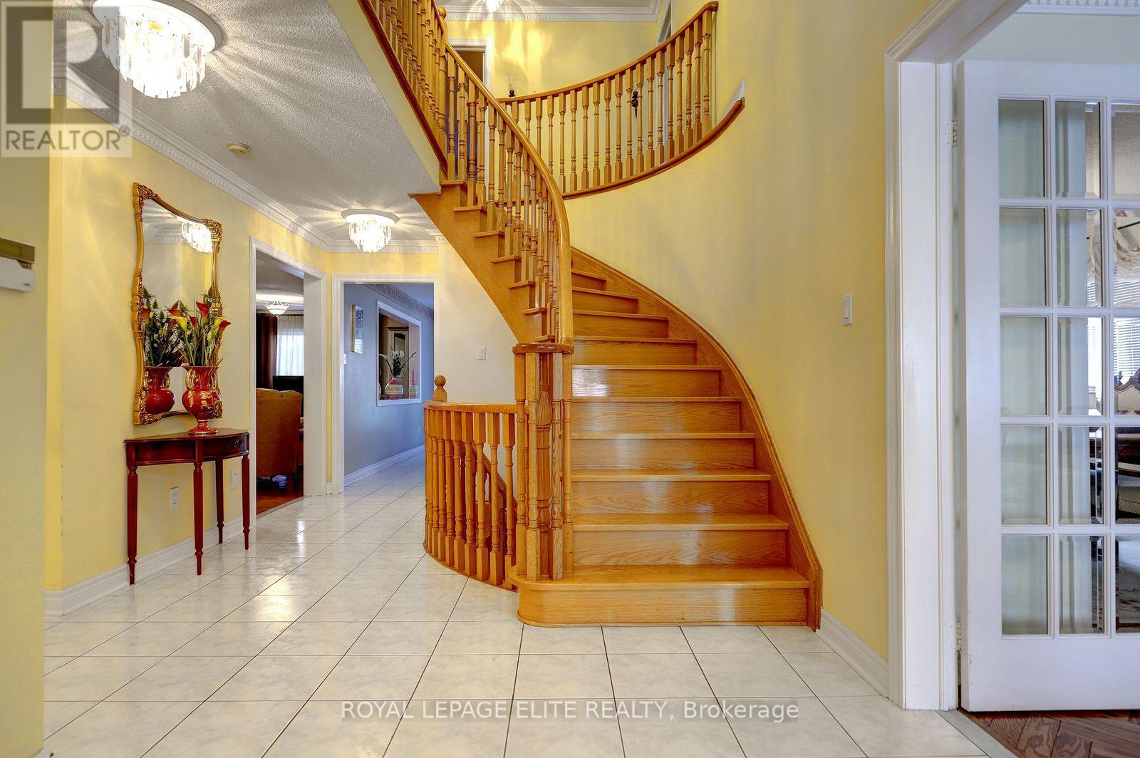 5 Pinecone Way E, Brampton, ON