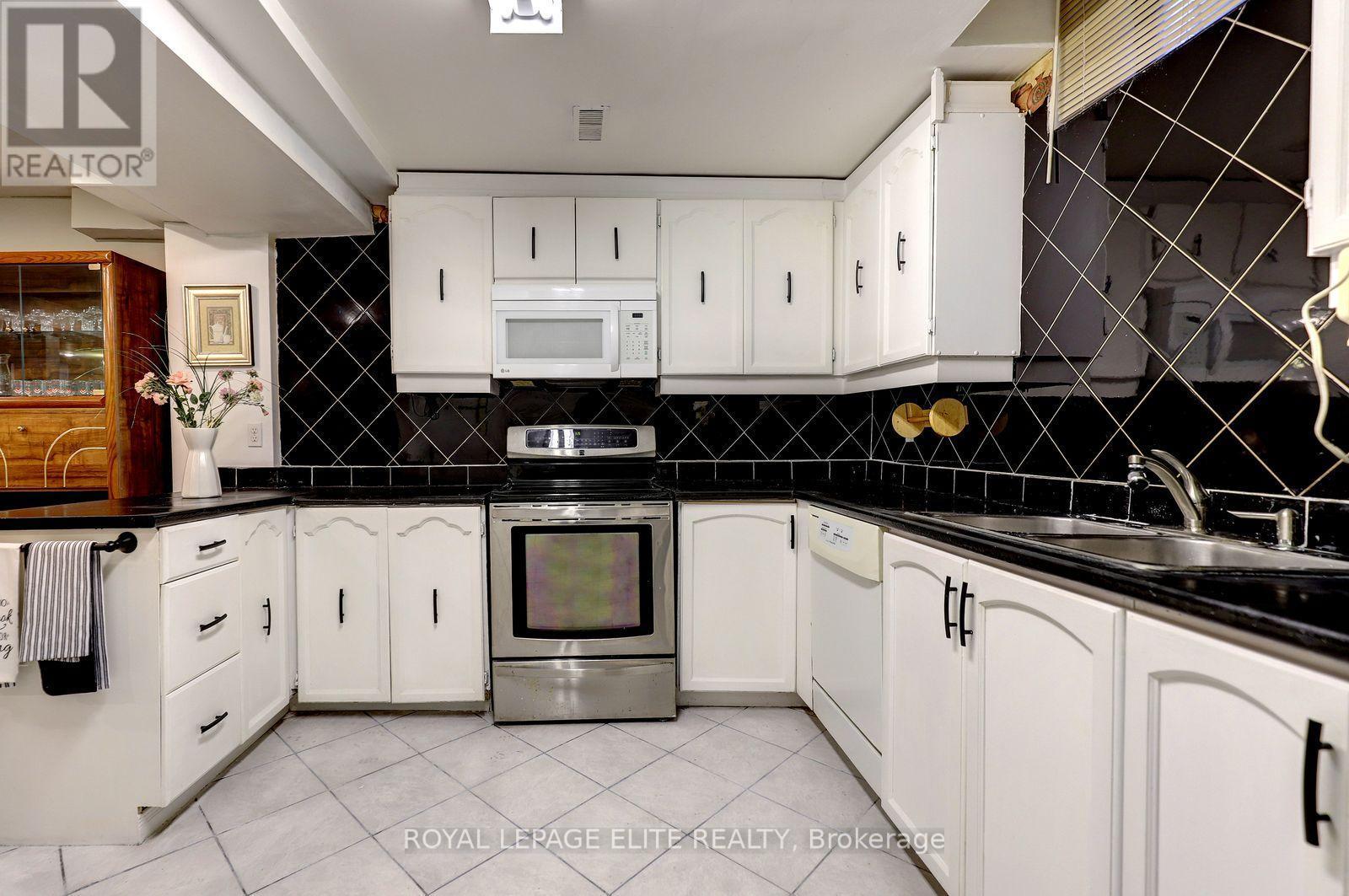 5 Pinecone Way E, Brampton, ON