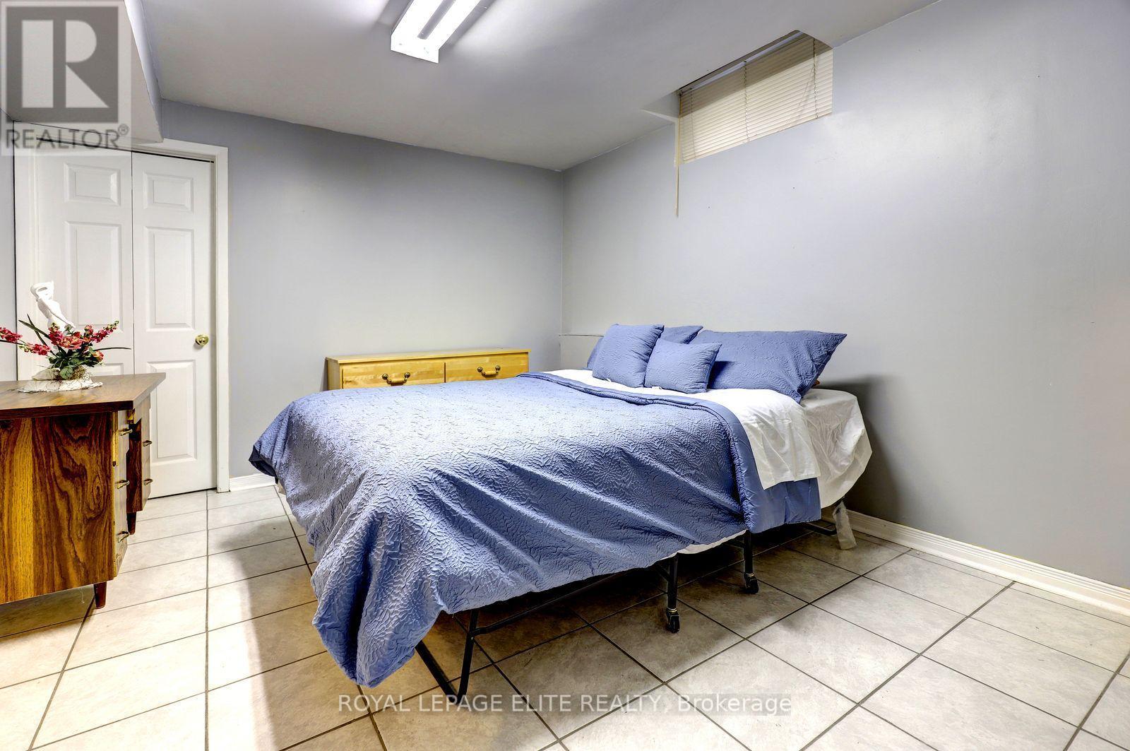 5 Pinecone Way E, Brampton, ON