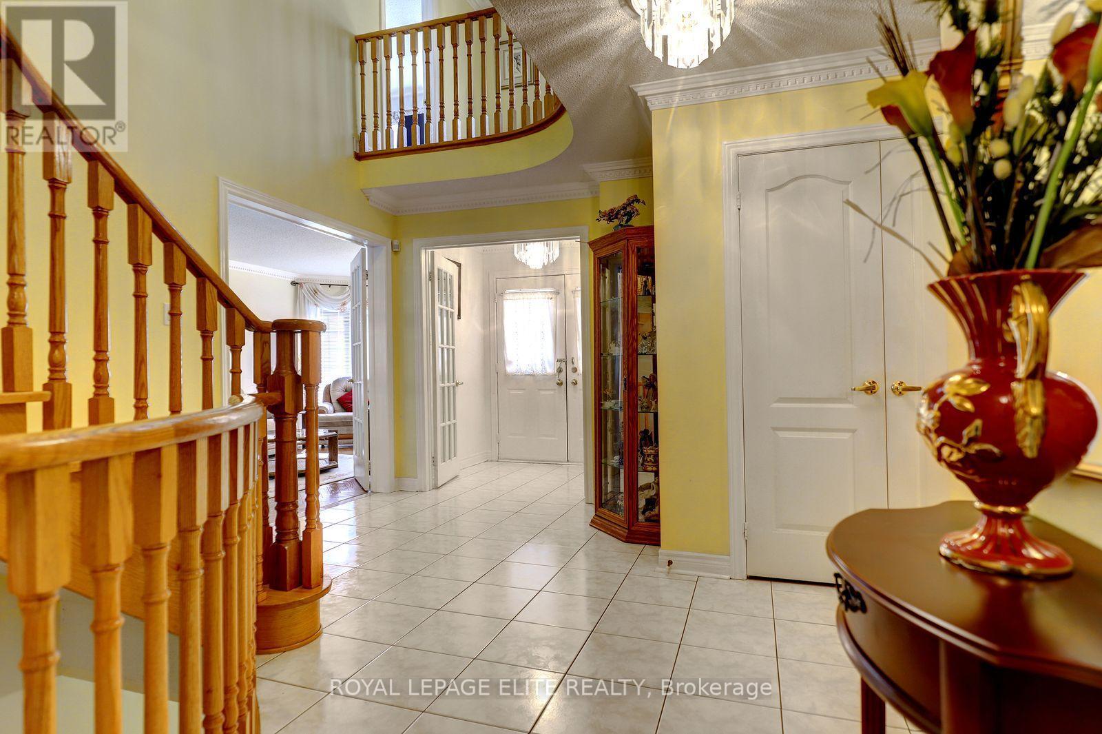 5 Pinecone Way E, Brampton, ON