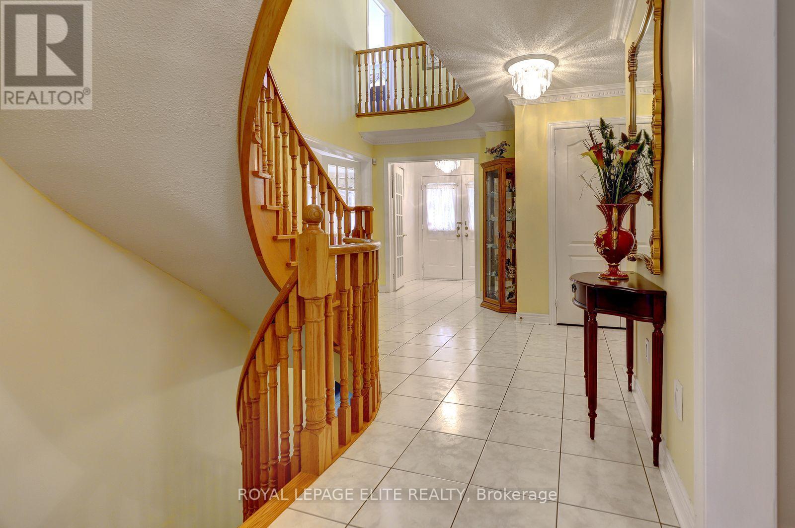 5 Pinecone Way E, Brampton, ON