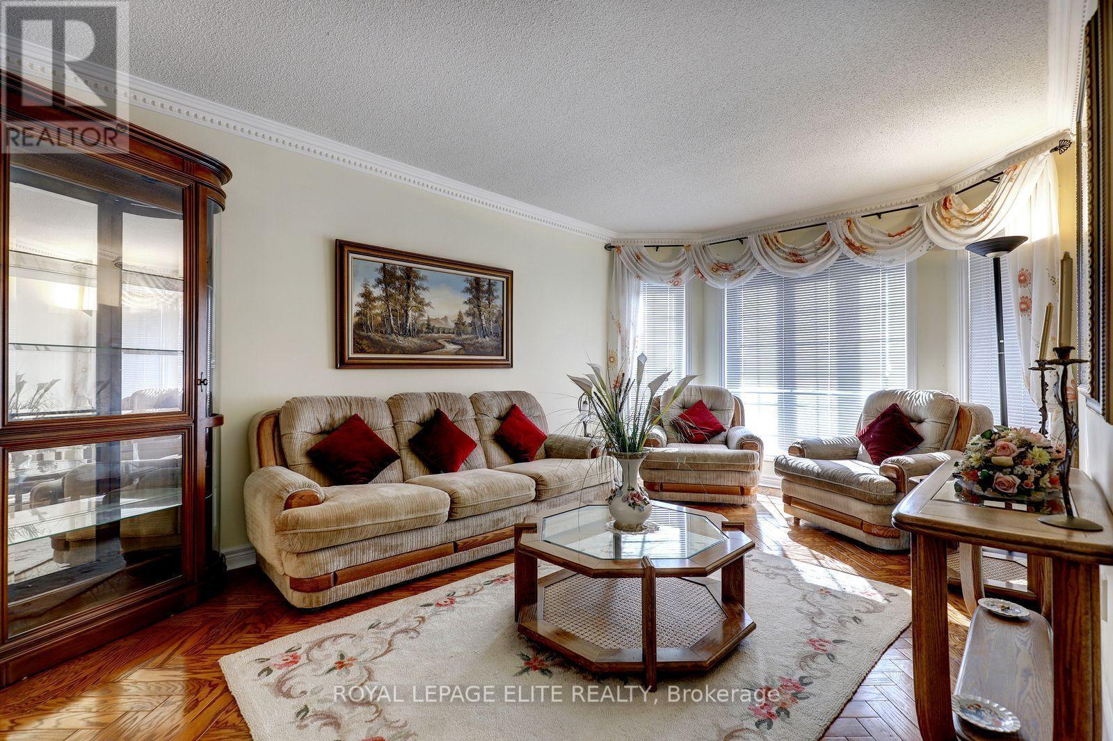 5 Pinecone Way E, Brampton, ON