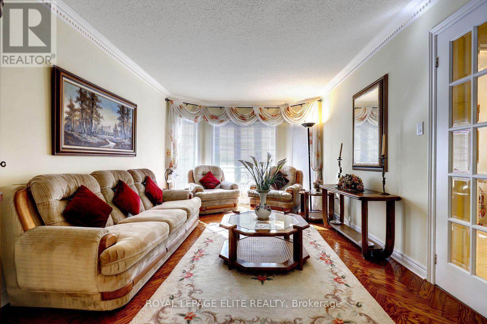 5 Pinecone Way E, Brampton, ON