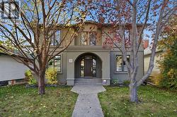 1727 Westmount Road NW  Calgary, AB T2N 3M4