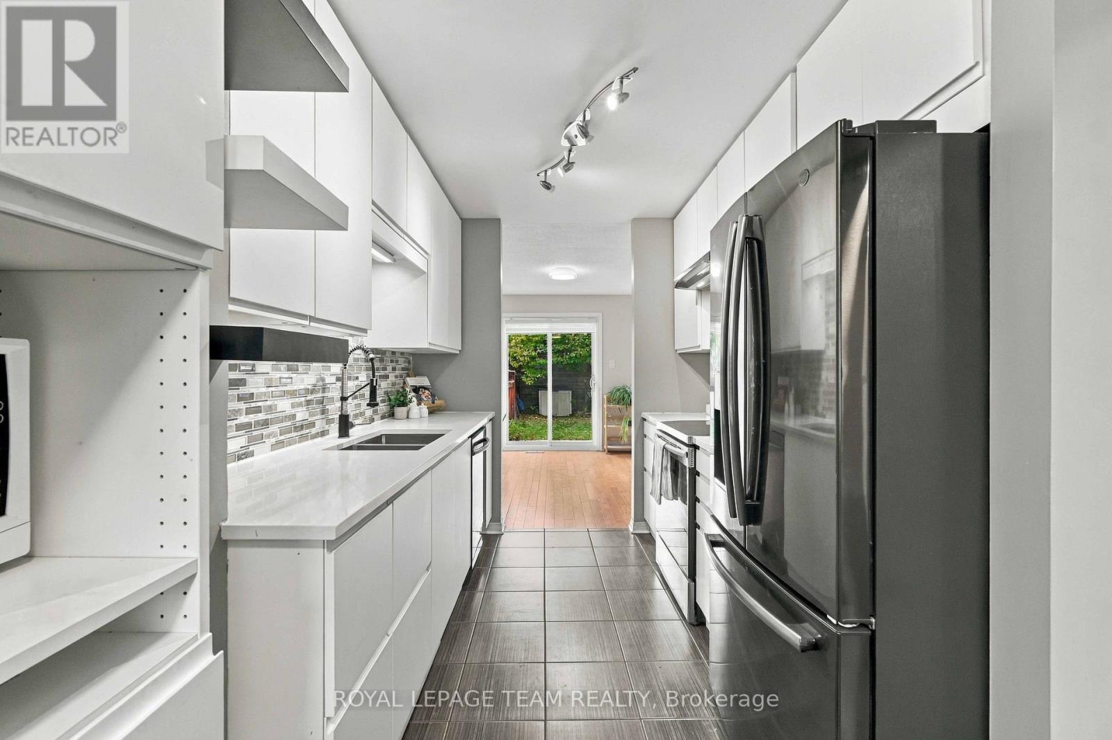 68 Woodbury Crescent, Ottawa, ON