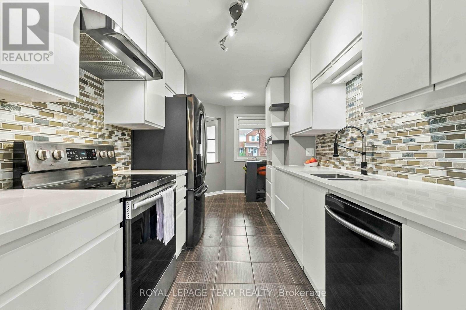 68 Woodbury Crescent, Ottawa, ON