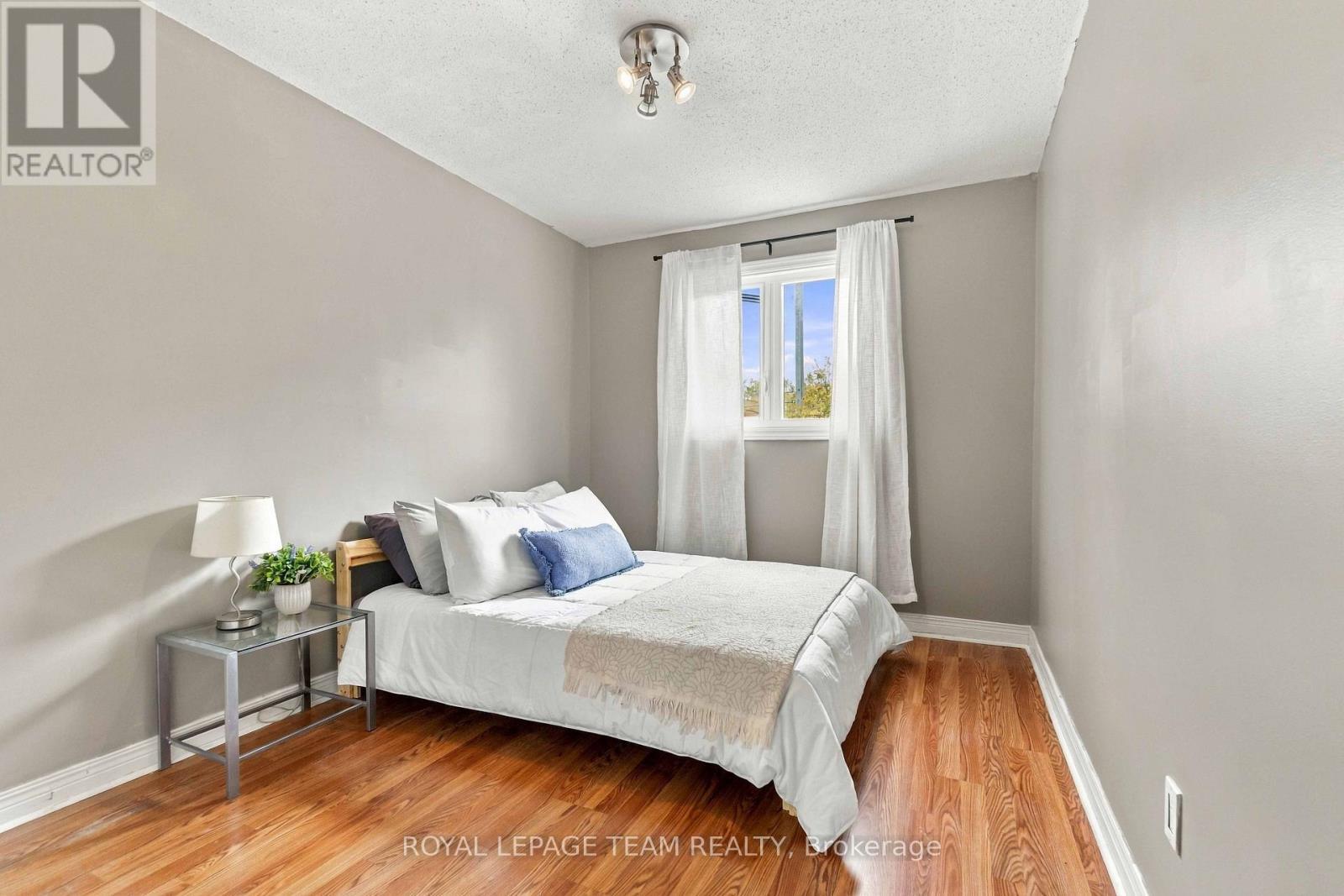 68 Woodbury Crescent, Ottawa, ON