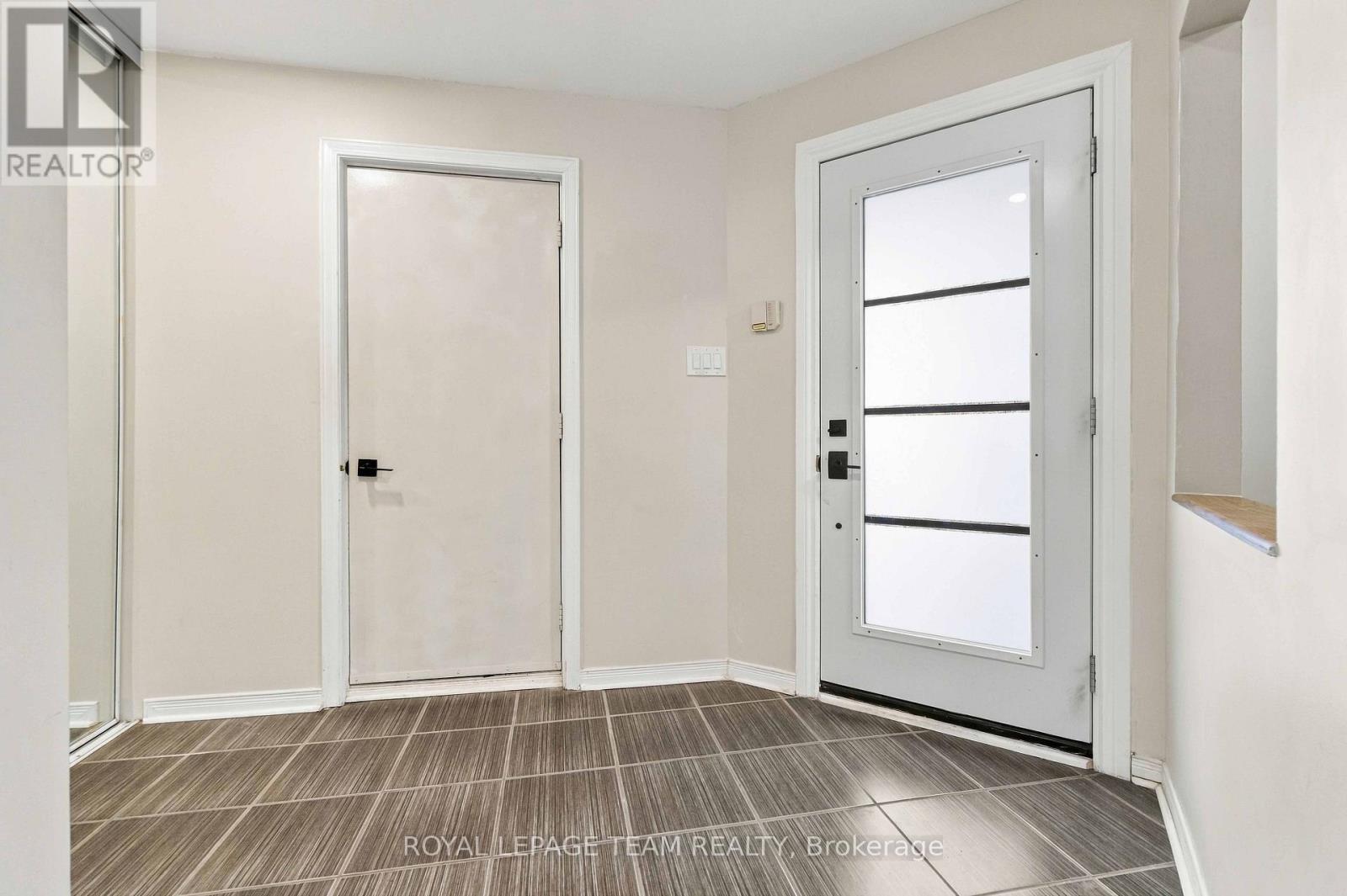68 Woodbury Crescent, Ottawa, ON