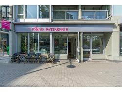 1721 MANITOBA STREET  Vancouver, BC V5Y 0H8