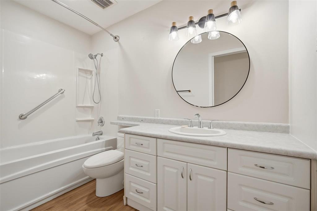 4 Pc Bath - 235 1 Snow Street, Winnipeg, MB
