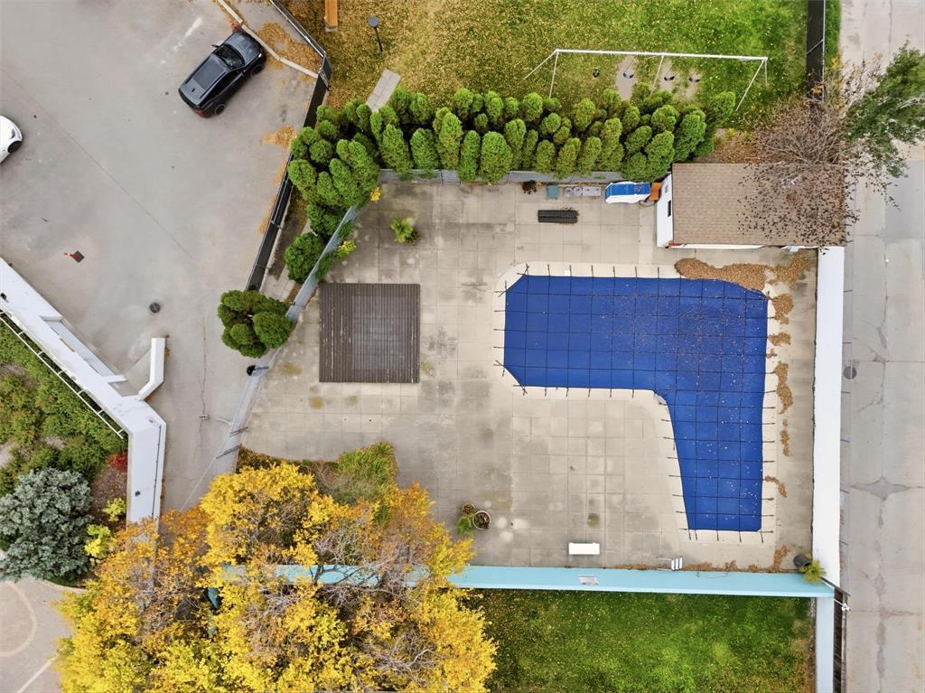 Outdoor Inground Pool - 235 1 Snow Street, Winnipeg, MB