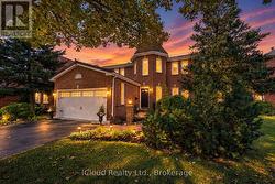 2017 GRENVILLE DRIVE Oakville, ON L6H 3Z3