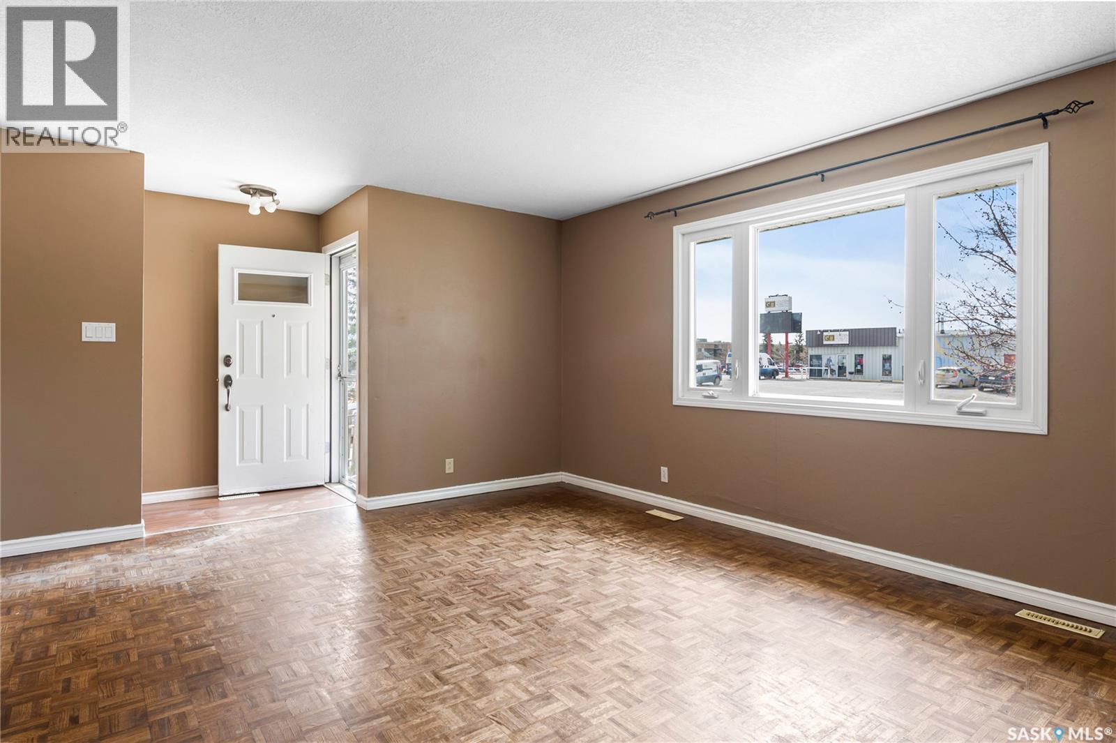 1008 7Th Avenue N, Regina, SK