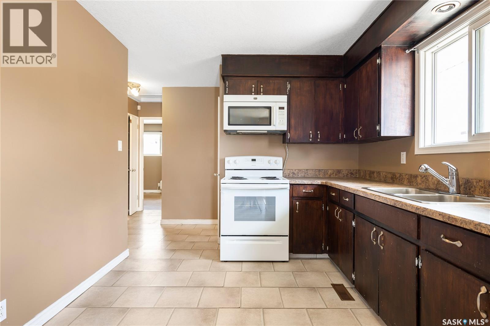 1008 7Th Avenue N, Regina, SK