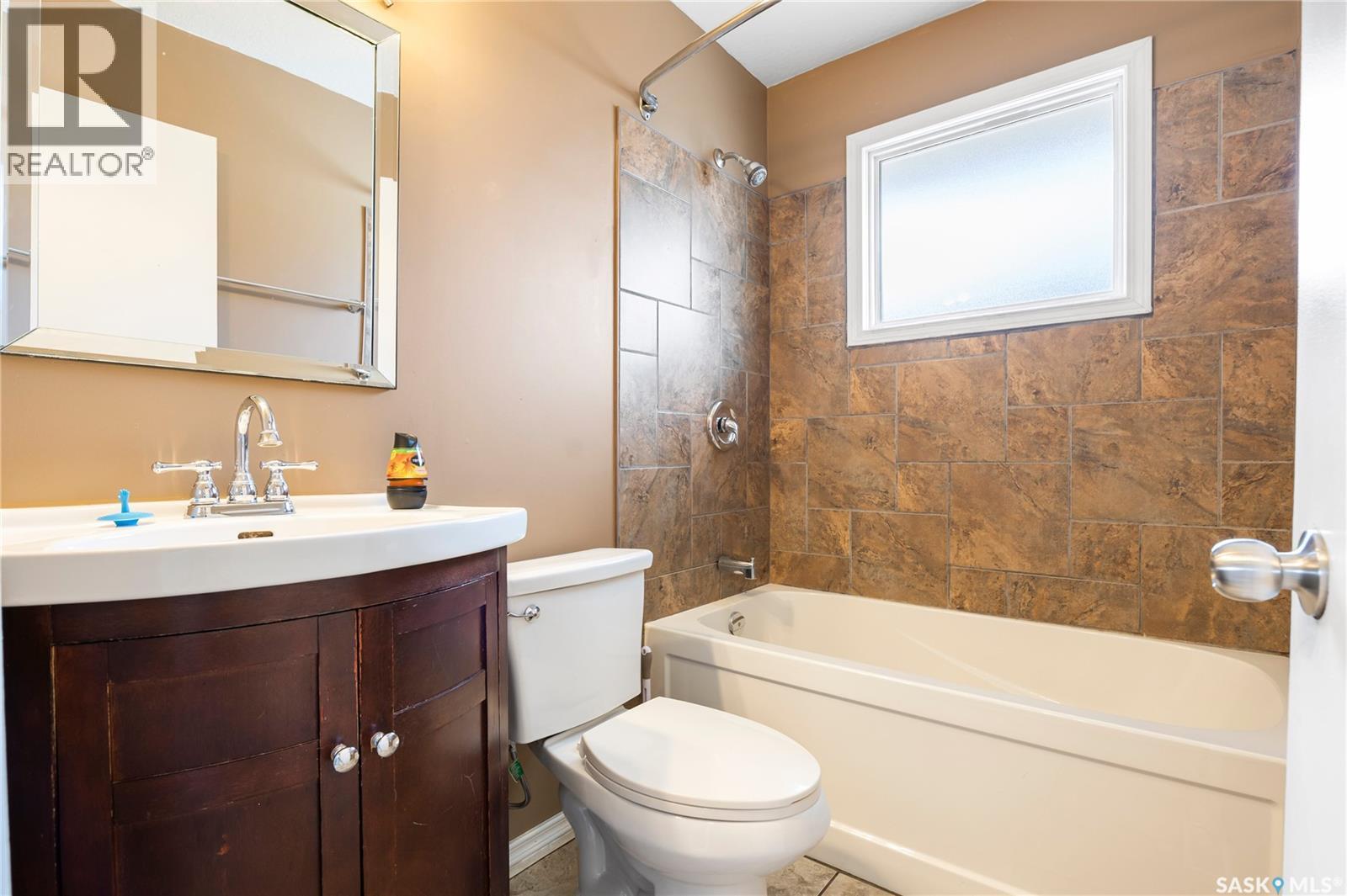 1008 7Th Avenue N, Regina, SK