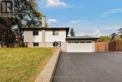 139 THIRD LINE Oakville, ON L6L 3Z9