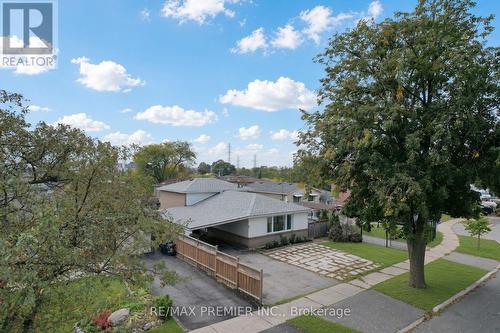 7 ARTECH COURT  Toronto, ON M3N 1R3