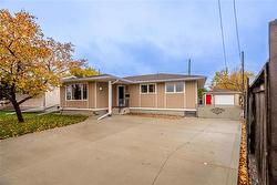 139 Howden RD  Winnipeg, MB R2J 1L4