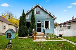 135 McMeans AVE  Winnipeg, MB R2C 2J4