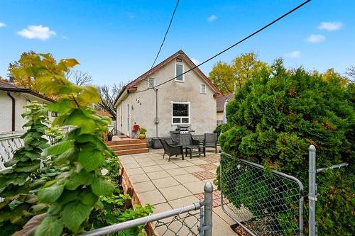 135 Mcmeans Ave, Winnipeg, MB 
