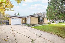 63 Magdalene BAY  Winnipeg, MB R3T 3L3
