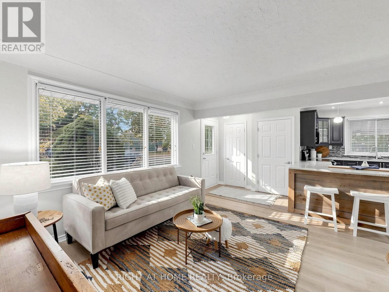 1 Welbourn Drive, Hamilton, ON