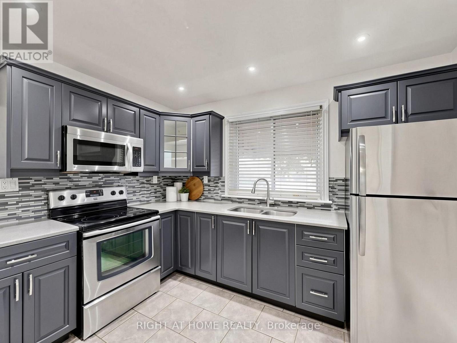 1 Welbourn Drive, Hamilton, ON