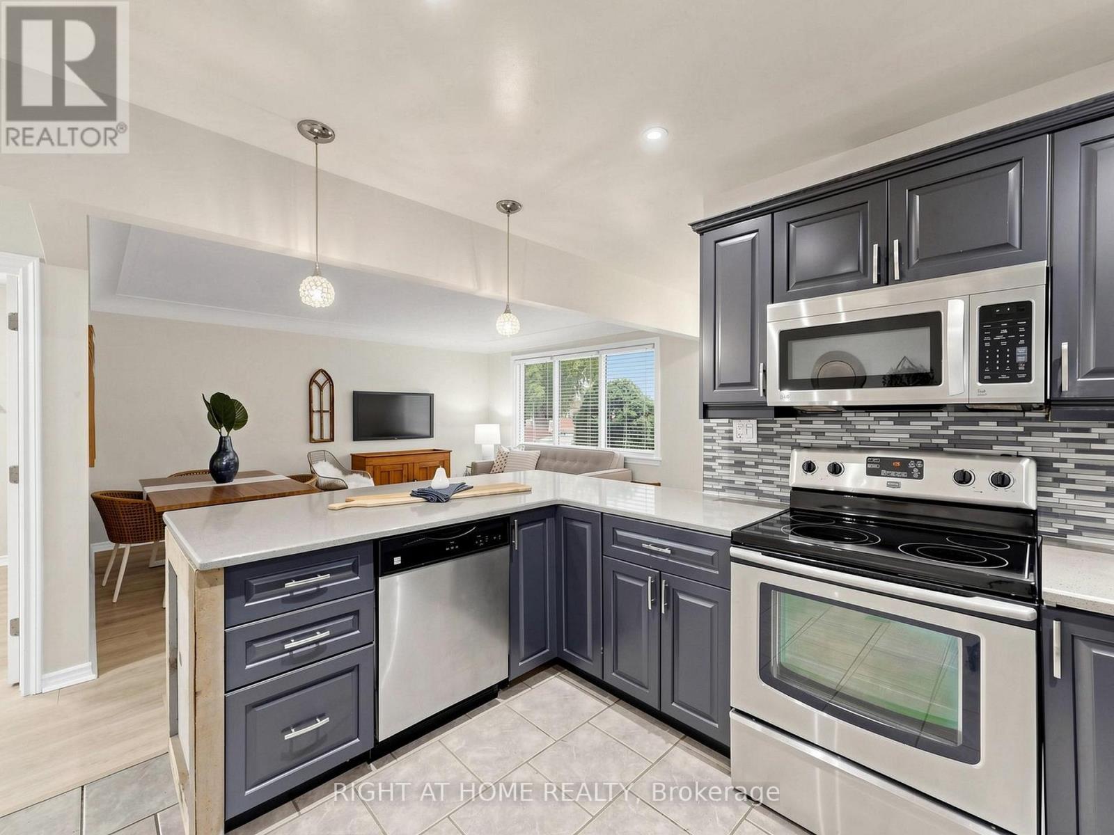 1 Welbourn Drive, Hamilton, ON