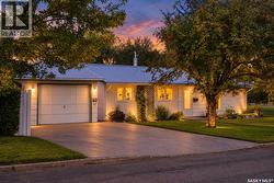 537 T AVENUE S  Saskatoon, SK S7M 3B5