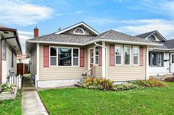 688 Sherburn ST  Winnipeg, MB R3G 2L2